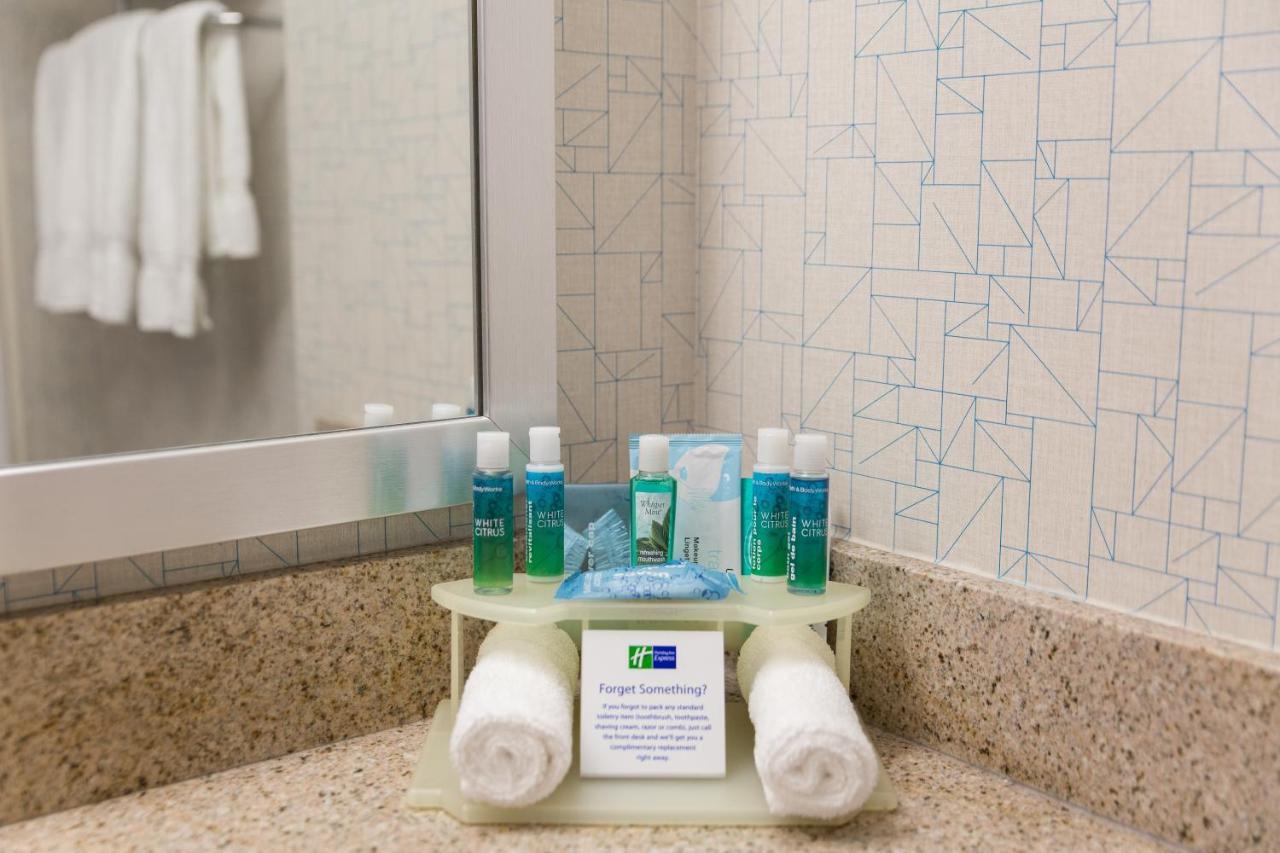 Holiday Inn Express Brampton By Ihg Eksteriør bilde